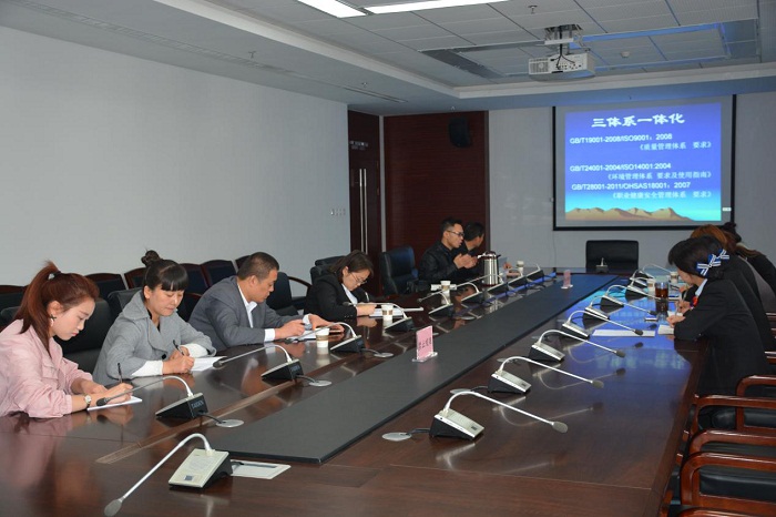 西安英達思張宏澤對管理人員進行三體系認(rèn)證培訓(xùn)1x700.png